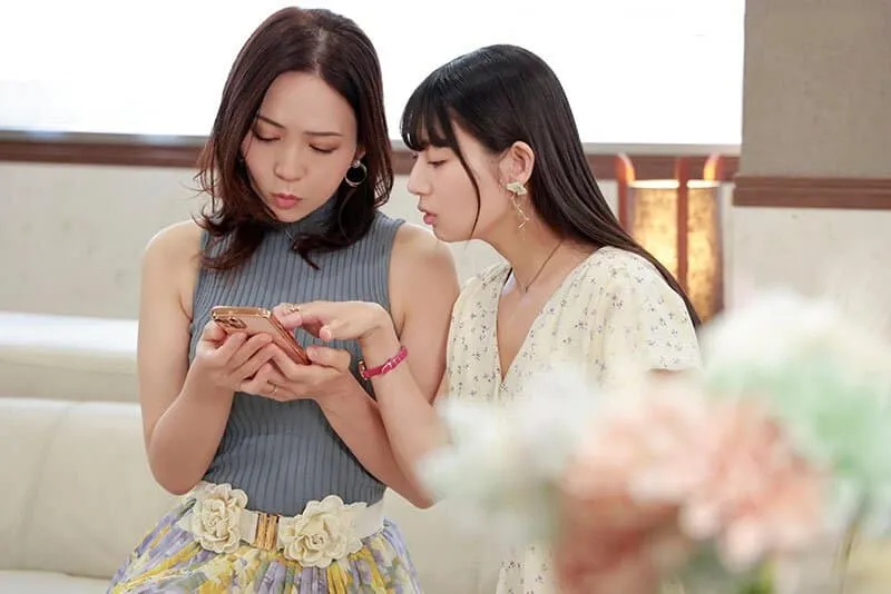 Người phụ nữ có ông xã rủ cô bạn thân cùng cắm sừng với trai trẻ qua mạng