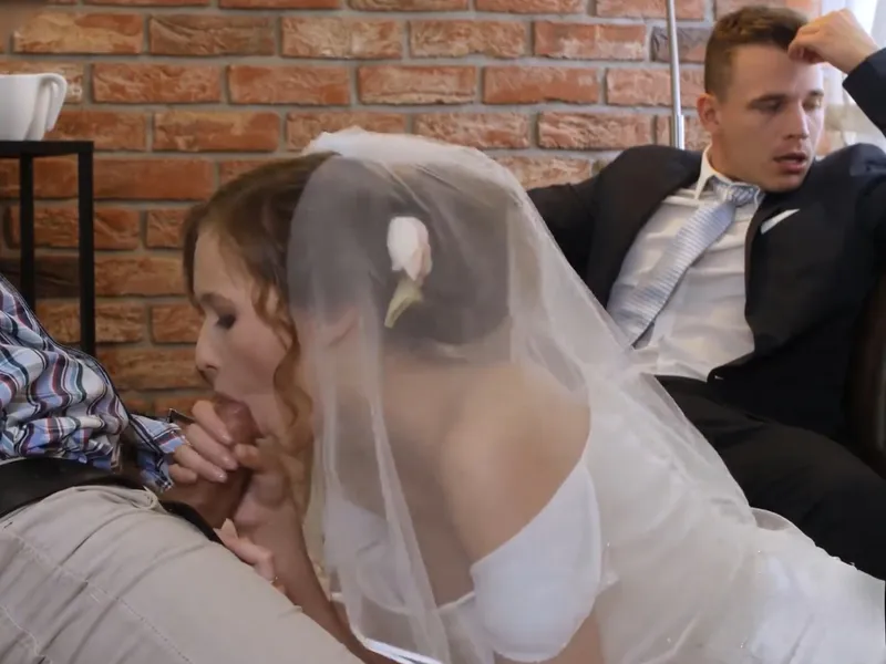 Cô dâu địt trộm với trai ngay trước mặt anh xã mới cưới